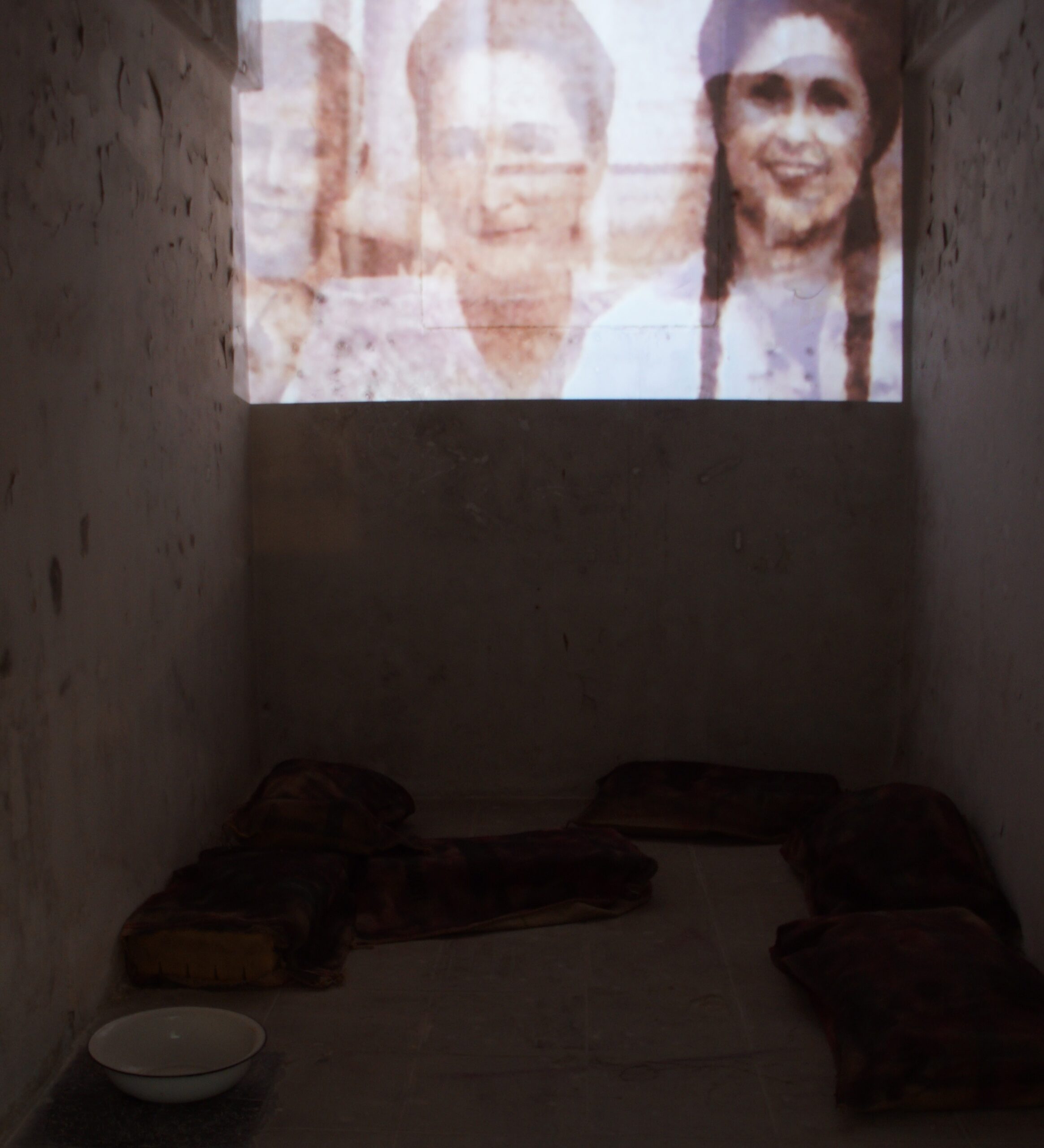 Galería interior de una celda de la prisión de Segovia donde transcurría la vida cotidiana de las presas